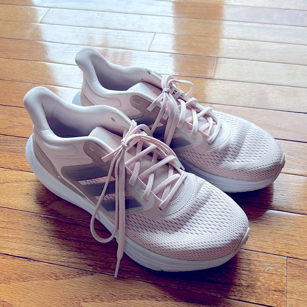 Light Pink Adidas Bounce Women’s Sneaker Size 8.5
